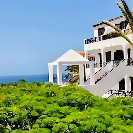 With Beautiful Ocean View شقة